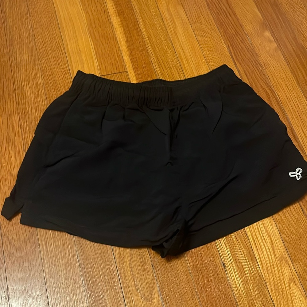 Aritzia TNA Xs athletic shorts